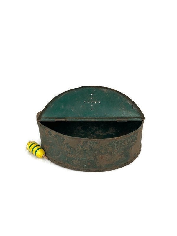 Vintage 1950s Cricket Box Old Fishing Bait Box Green Metal Worm Box -   Canada