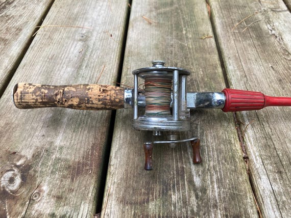 Vintage Hiawatha Fishing Rod & Baitcaster Reel, 1940s Fishing Pole Display  - Etsy