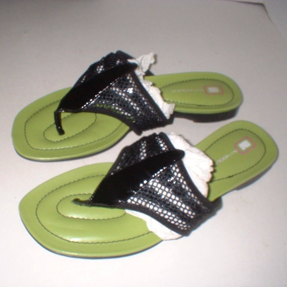 bandolino flip flops