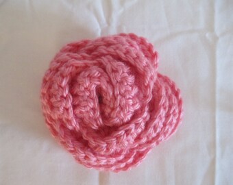 FREE SHIPPING! Hand crocheted rose brooch pin/hair clip strawberry pink
