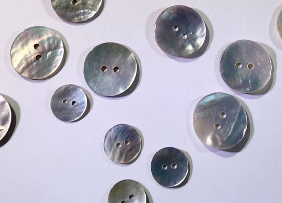 New Iridescent Blue 16 Akoya Shell Buttons 5//8/"