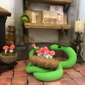 OOAK pet snake/magic/witch/wizard - scale 1/12 - for doll house