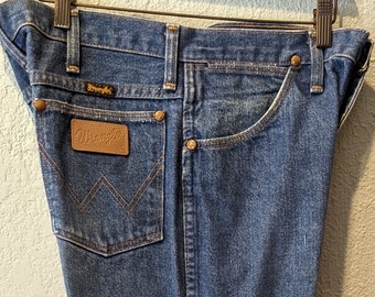Vintage 80's Wrangler High Waist Jeans Size  Waist 34 Straight Leg 31 inch long Made in USA