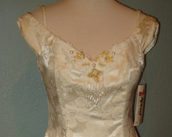 Vtg  Ivory Rose Brocade Satin Dress Size 3 Short Prom/Wedding Dress Lace appliques adorned with amber sequins & pearls by Speed Fashions