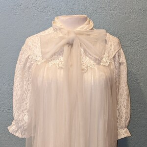 Beautiful Vintage 1950&#39;s Nylon & Lace Dressing Robe Size Medium Floral Lace Upper and Half Sleeves Long front tie