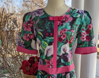 1980's Big Tropic Floral Print Dress by Triatta Size Medium 36" chest Colorful Tropical Flowers w/ pink bow and accents on sleeves & waist