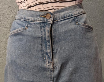 90's Bill Blass Jeans skirt Size 4P Short Stretch Skirt Sits above Knee