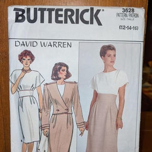 Op de afbeelding: Een naaipatroon voor een jurk, met twee verschillende stijlen. Het patroon is van Butterick en is voor maten 12-14-16. Het patroon heet "David Warren".