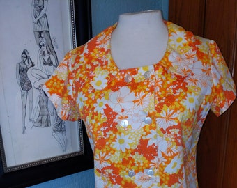 British Mod Floral Shift Dress Size L Six button front opening Orange, yellow, white Round collar A quality product of the British Empire