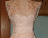 Vintage pastel pink white lace midi dress Size 10 big reverse collar fitted bodice Bridesmaid, Formal, Prom, Romantic