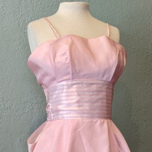Jessica McClintock style Pink & White Striped Taffeta Prom Dress w/peplum Size 7/8 Double Spaghetti straps Big Tie in back fitted bodice