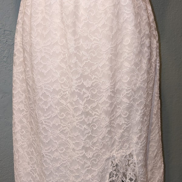 Beautiful White Floral Lace Half Slip by Glydons of Hollywood CA USA Size M White Floral Lace with inside lining Left Front side slit