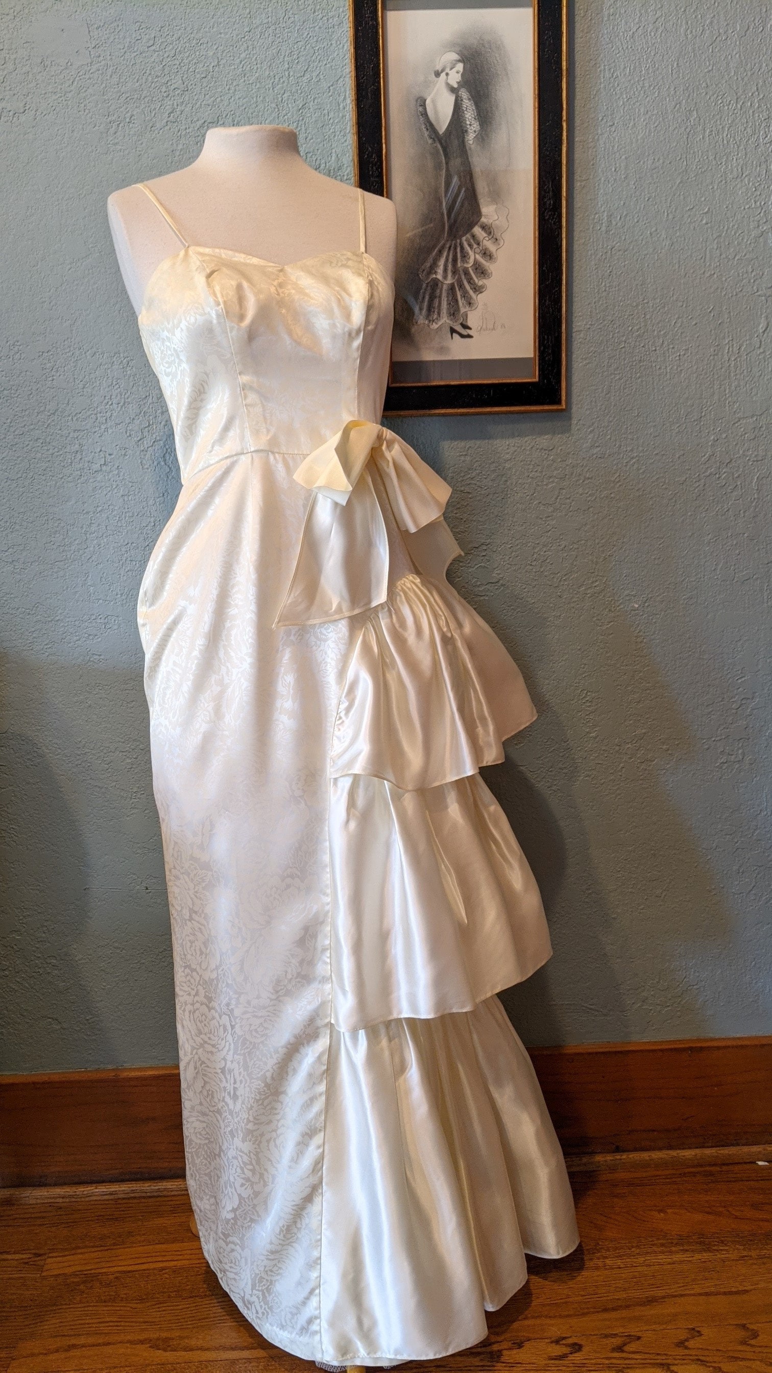 1980's JC Penney A real eye-catcher Bridesmaid Gown Ivory Taffeta Size ...