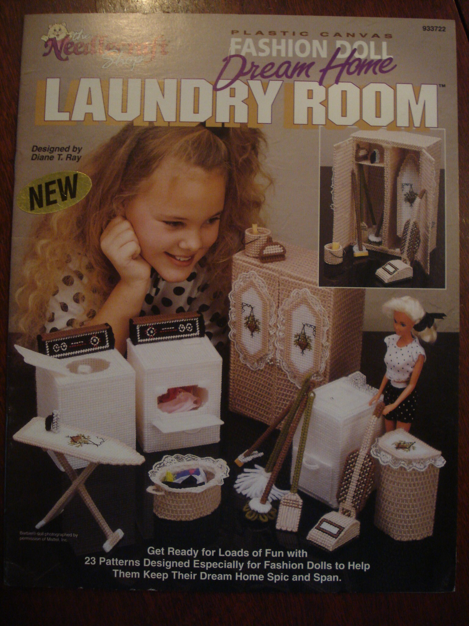 FASHION DOLL CORNER CABINET ~ Plastic Canvas Pattern