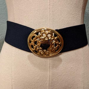 Vintage Navy Blue Cinch Belt Elastic Belt with Gold Tone Buckle Size M/L 29 inches long will stretch longer