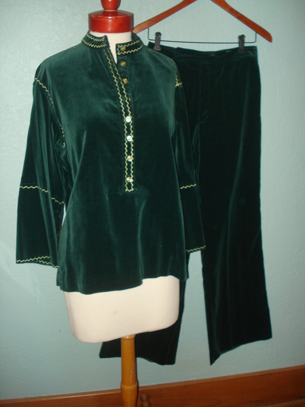 60's Groovy Green Velvet Tunic & Bell Bottom pant suit Size 10