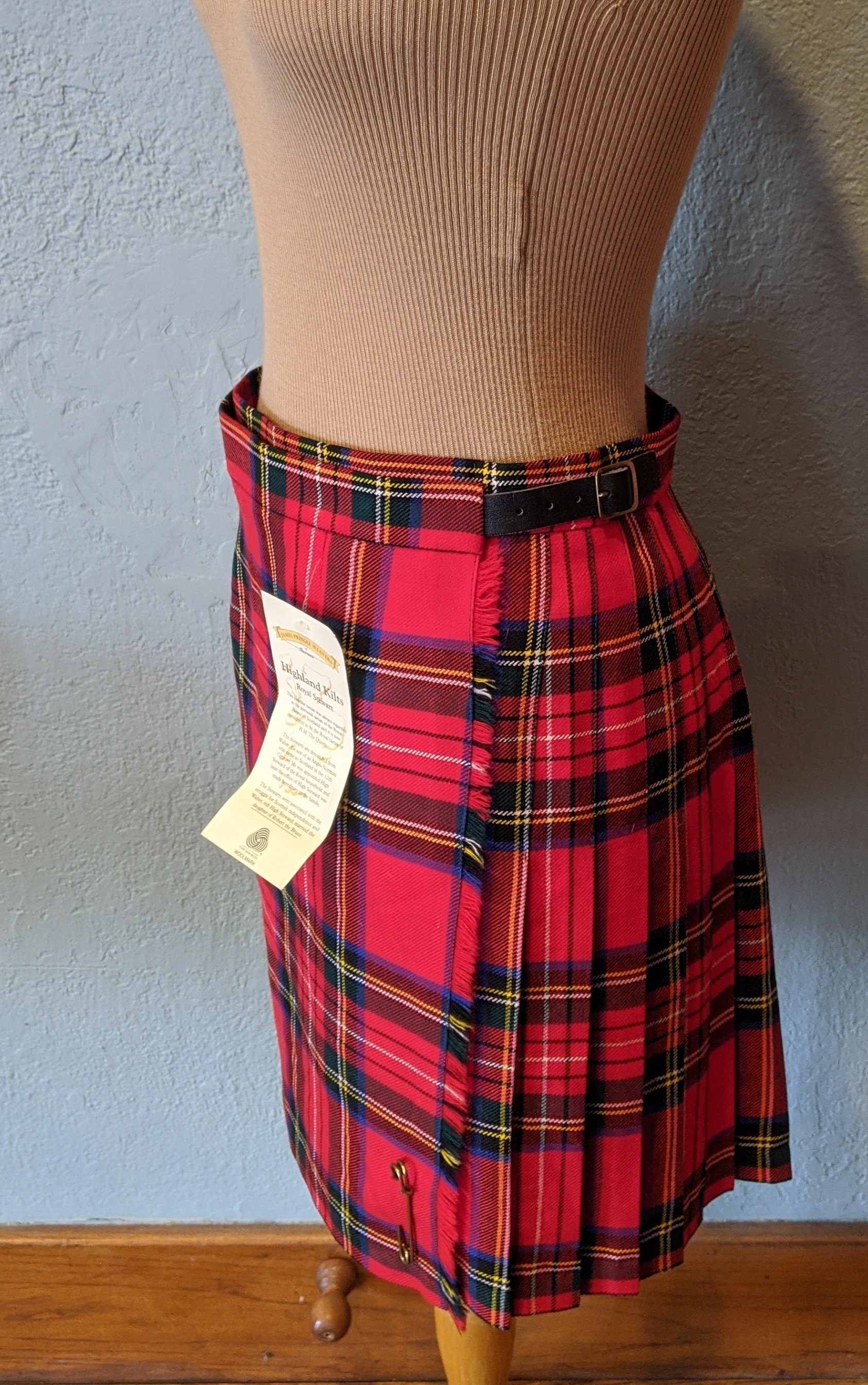 Red Tartan New Wool Wrap Skirt/Kilt Size 12 by James Pringle Weavers