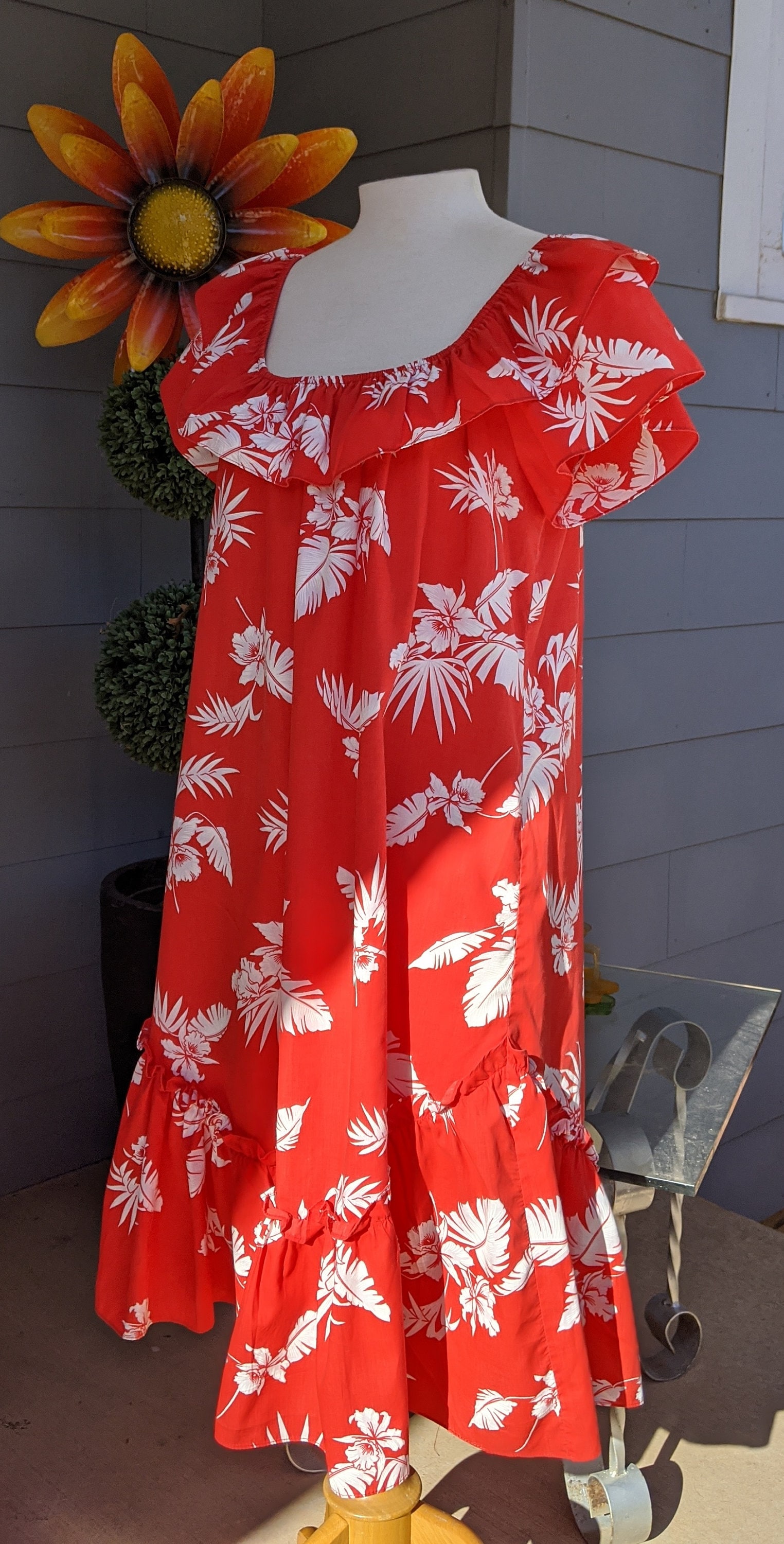 Hawaiian Luau Dress by Kole Kole Size Med Big White Hibiscus flowers on