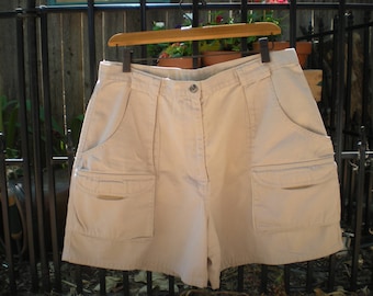 Vintage from the 90's High Waisted Woolrich Hiking Shorts. Beige Khaki. Size Large Made in USA