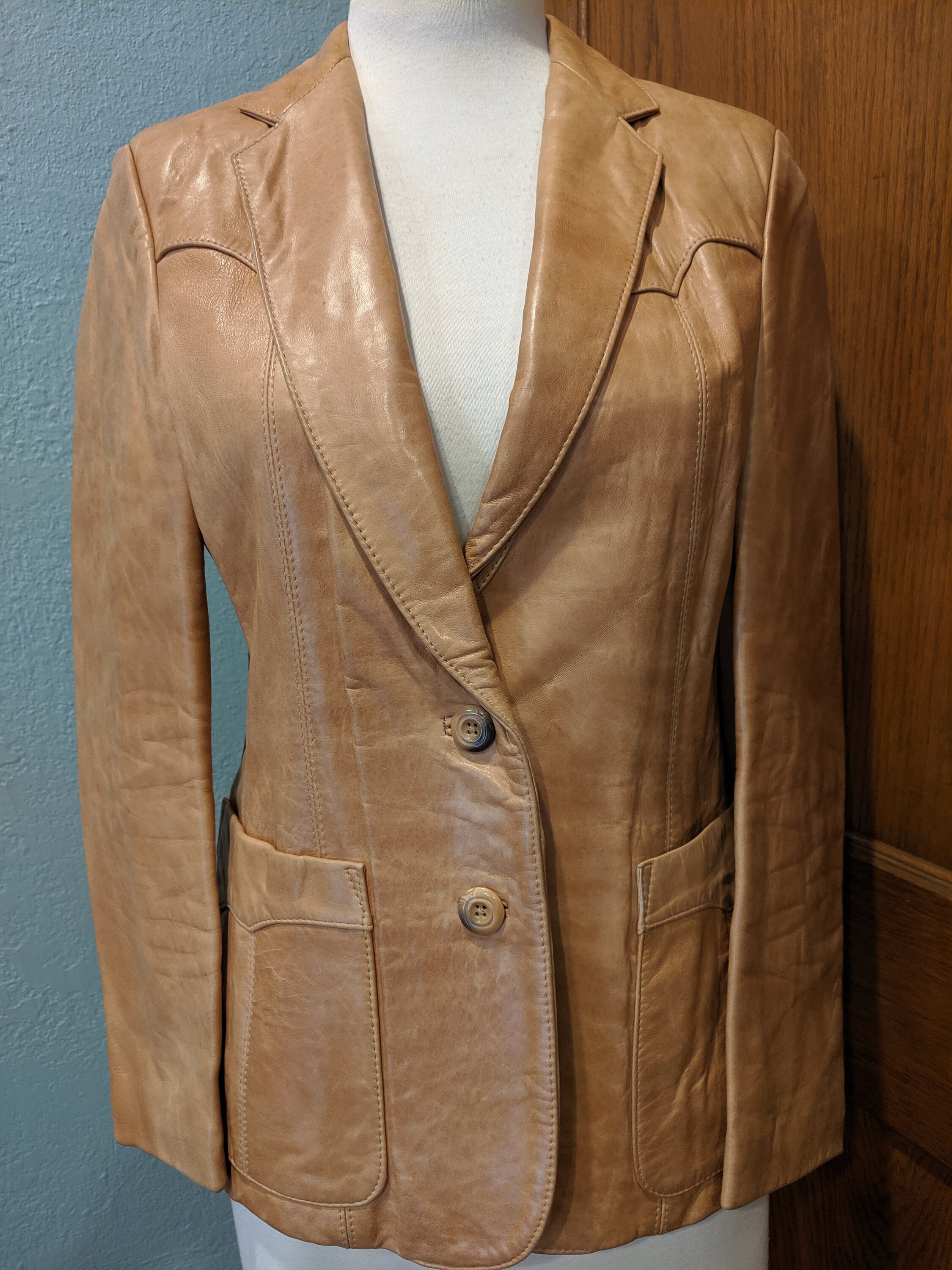 Wilson's Soft Leather Blazer Size 12 Slim Structured Fit Yoke Back