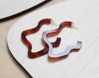 Squiggle hoops / abstract hoop earrings / lasercut from tortoiseshell perspex