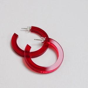 Orecchini a cerchio rossi / orecchini tagliati al laser / orecchini in plexiglas / regalo di festa / regalo di Natale