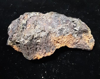 Lake Michigan Pumice Black and Red A110 vesicular volcanic stone Floating Lava Rock raw state 32 gr