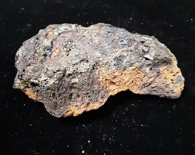 Lake Michigan Pumice Black and Red A110 vesicular volcanic stone Floating Lava Rock raw state 32 gr