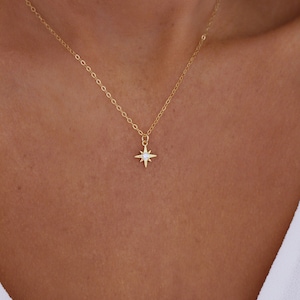Little gold top star necklace
