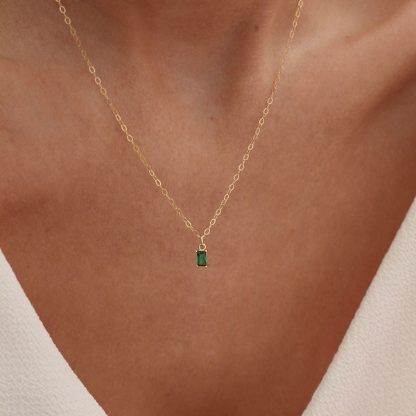 Emerald Baguette Necklace | Emerald Gemstone Necklace | Tiny Emerald Pendant | May Birthstone Necklace | Dainty Emerald Cut Necklace