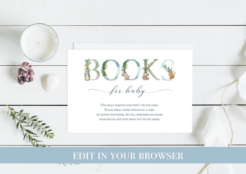 Pode incluir: Um cart&atilde;o branco com texto azul que diz "BOOKS for baby". O texto &eacute; decorado com ilustra&ccedil;&otilde;es de personagens do Peter Rabbit. O cart&atilde;o inclui um pedido para trazer um livro em vez de um cart&atilde;o para o ch&aacute; de beb&ecirc;.