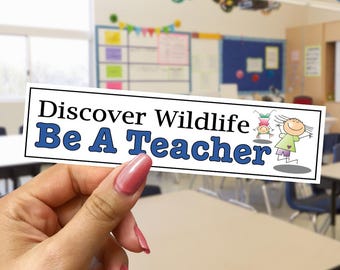 Pegatina "Descubre la Vida Silvestre" para Profesor. Divertida pegatina para parachoques de profesor, regalo humorístico para el aula. 200 x 52 mm (8 x 2 pulgadas).