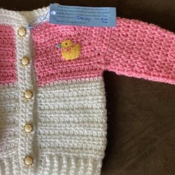Baby Girl Pink and White Button Up Cardigan Sweater Hand Crocheted/Knit Size 3-6 mo. cute Duck applique Stylish Gold Tone-White Buttons. NEW