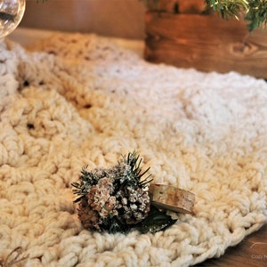 Snow Flurry Tree Skirt Crochet Pattern, Farmhouse Decor, Tree Scarf, Rustic Christmas Decor, Crochet Christmas Pattern, Magnolia, Farm image 8