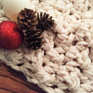 Snow Flurry Tree Skirt Crochet Pattern, Farmhouse Decor, Tree Scarf, Rustic Christmas Decor, Crochet Christmas Pattern, Magnolia, Farm image 3