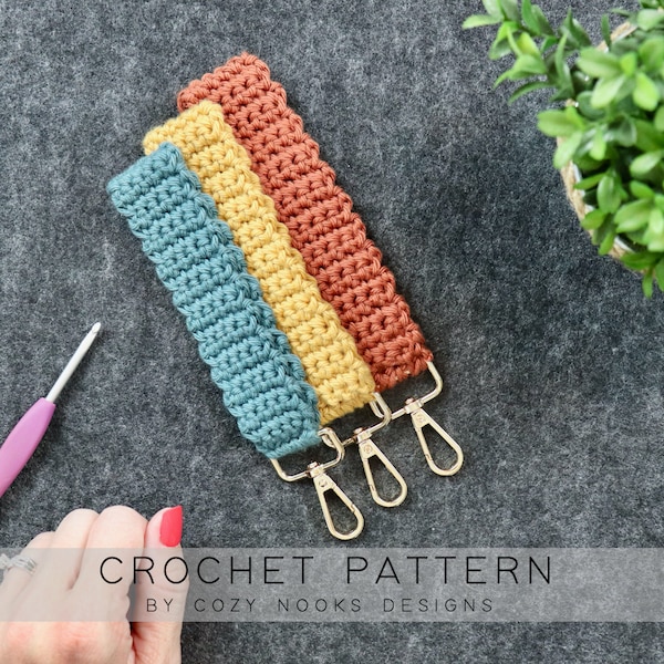 Beginner Keychain Wristlet, Beginner Crochet Pattern, Crochet Craft Fair Patterns, Summer Crochet, Crochet Keychain, Stash Busting
