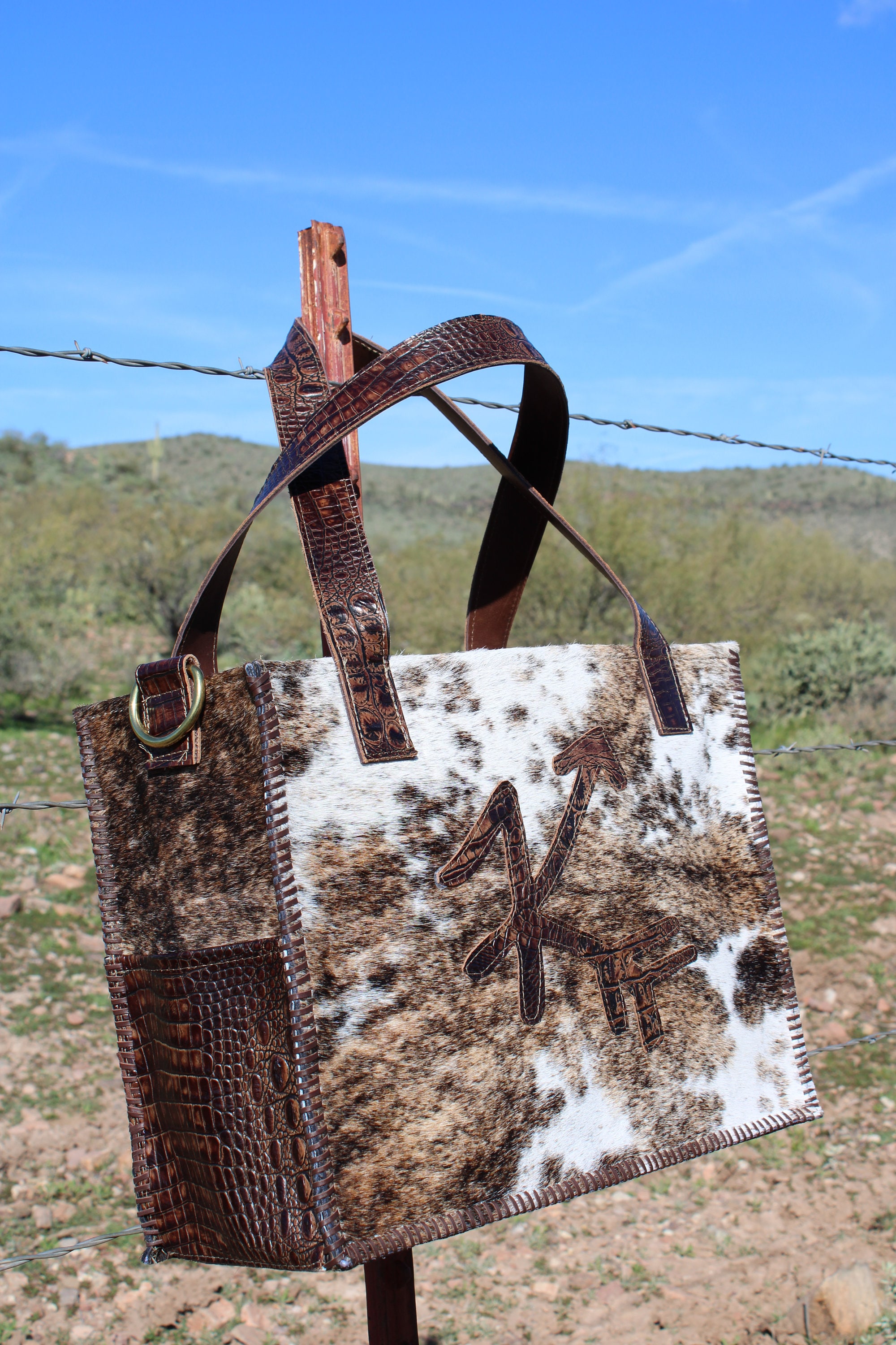 DEVOA　Hand made bag cow leather DEVOA Hand made bag cow leather Hand Tooled Leather Cow Fur