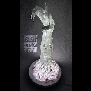 Zombie Lampe * Multi-Color * Full Size Zombie Arm Sculpted Design by DEATHGRIPS ™ Wi-Fi App gesteuert.