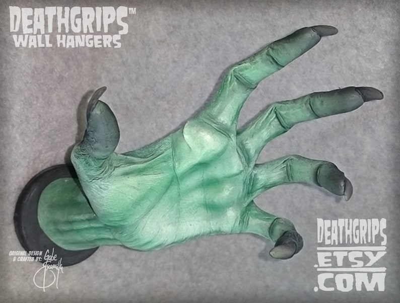 Colgadores de pared DEATHGRIPS™ con la mano izquierda de WITCH del artista Gabe Escamilla imagen 1