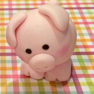 Pig fondant cake topper