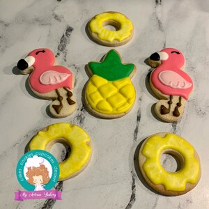 Flamingo and pineapple sugar cookies