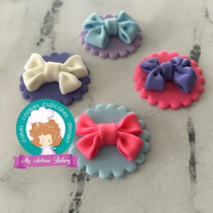Bow fondant cupcake topper