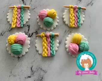 Knit  fondant cupcake topper