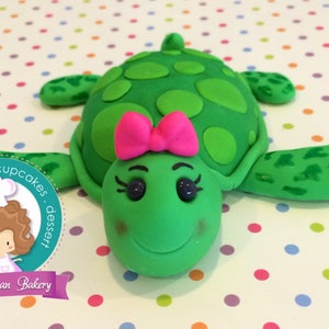 Turtle fondant cake topper