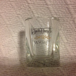 Jack Daniel&#39;s Tennessee Whiskey Black & Gold Shot Glass
