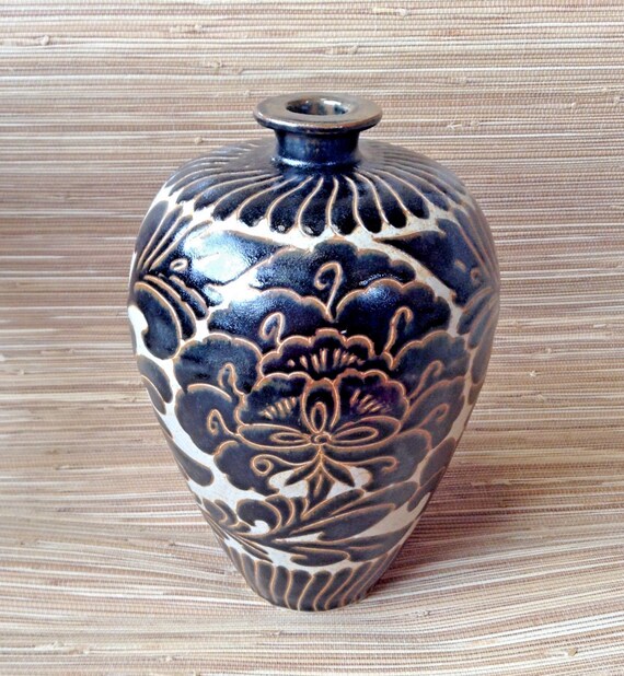 Chinese Cizhou Song Black & White Porcelain Vase Carved Old