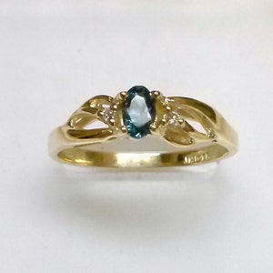 BEAUTIFUL Natural Alexandrite Diamond Ring in 14 K Yellow Gold With