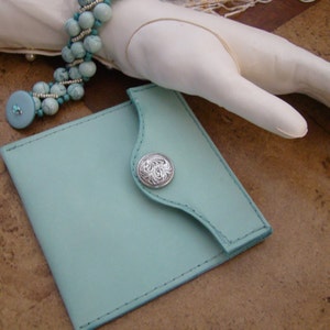 Robin's Egg Blue Coin Purse con un heavy Duty Snap Closure, Puede contener tarjetas de crédito, dinero en efectivo, tarjetas de visita y ? Hermoso y suave.