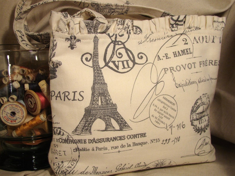 Handbag in French printed icons Ruffle Top Edge Tote Bag Magnetic Snap Closeur Cotton fabric
