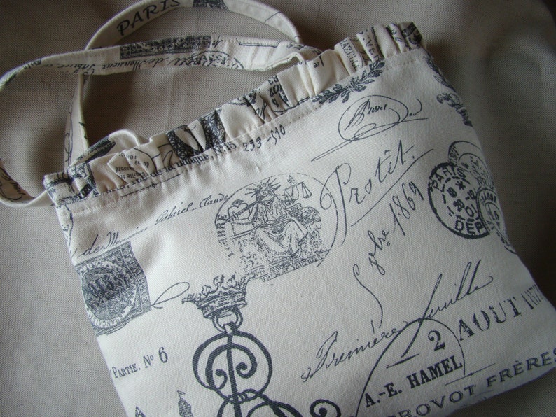 Handbag in French printed icons Ruffle Top Edge Tote Bag Magnetic Snap Closeur Cotton fabric
